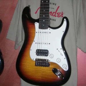 Fender 2011 Custom deluxe Stratocaster RW 3CSB Flame Preiswert