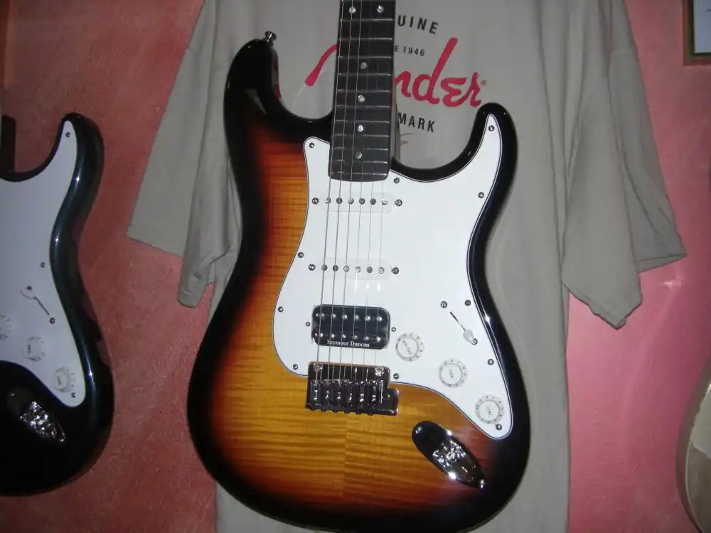 Fender 2011 Custom deluxe Stratocaster RW 3CSB Flame Preiswert