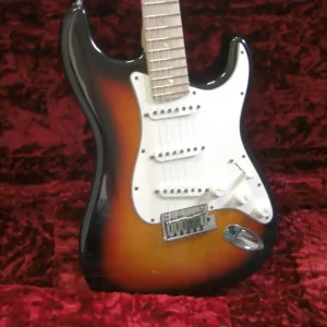 Fender 2011 Custom deluxe Stratocaster MN 3CSB Top-Angebot