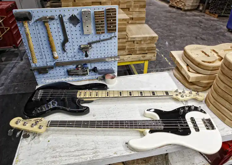 Fender American Deluxe Precision Bass RW OW Geprüft