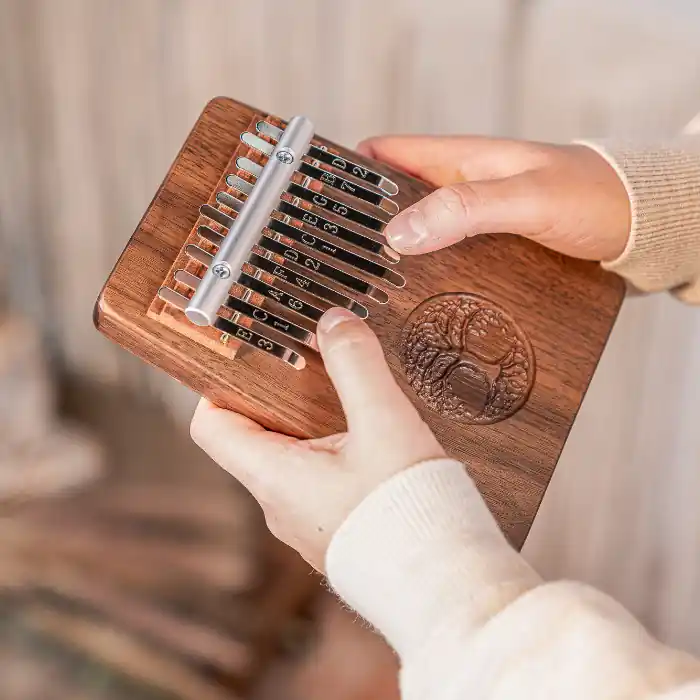Massivholz 10 Töne Kalimba „Tree of Life“ / „Flower of Life“ | MEINL Sonic Energy Markenprodukt