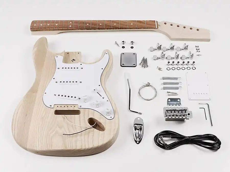 Kostenfreie Lieferung KIT-ST-35 | Boston Gitarren-Bausatz Stallion Modell