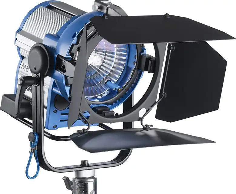 Geprüft ARRI M8, 800W/SE Tageslicht Scheinwerfer, MAN, VEAM, blau-silber