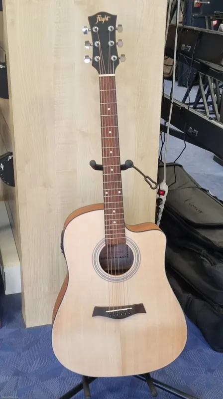 Saisonangebot FLIGHT GUITARS D-175CE NAT Elektroakustische Gitarre