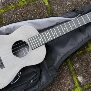 Aktuell Full Carbon Concert Ukulele