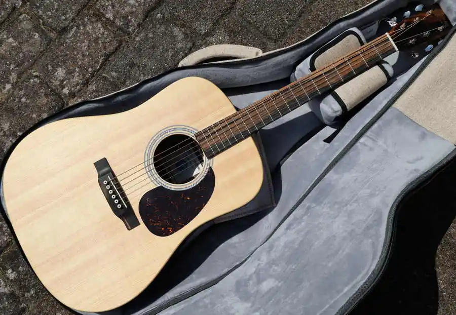 DX-Billy Strings mit Gigbag Sichere Zahlung