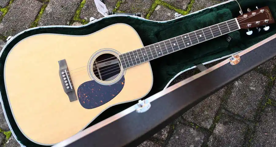 Neue Kollektion D35 Dreadnought im Case