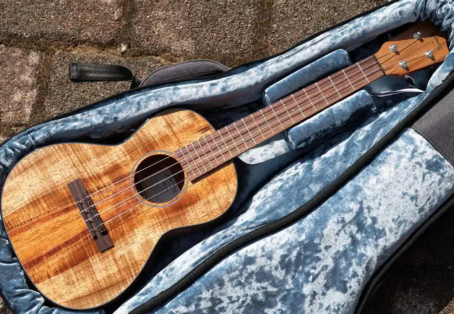 Angebot TKE Tenor Uke mit Pickup