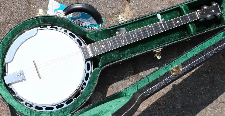 Cimarron Walnut 5S Banjo Neue Ware